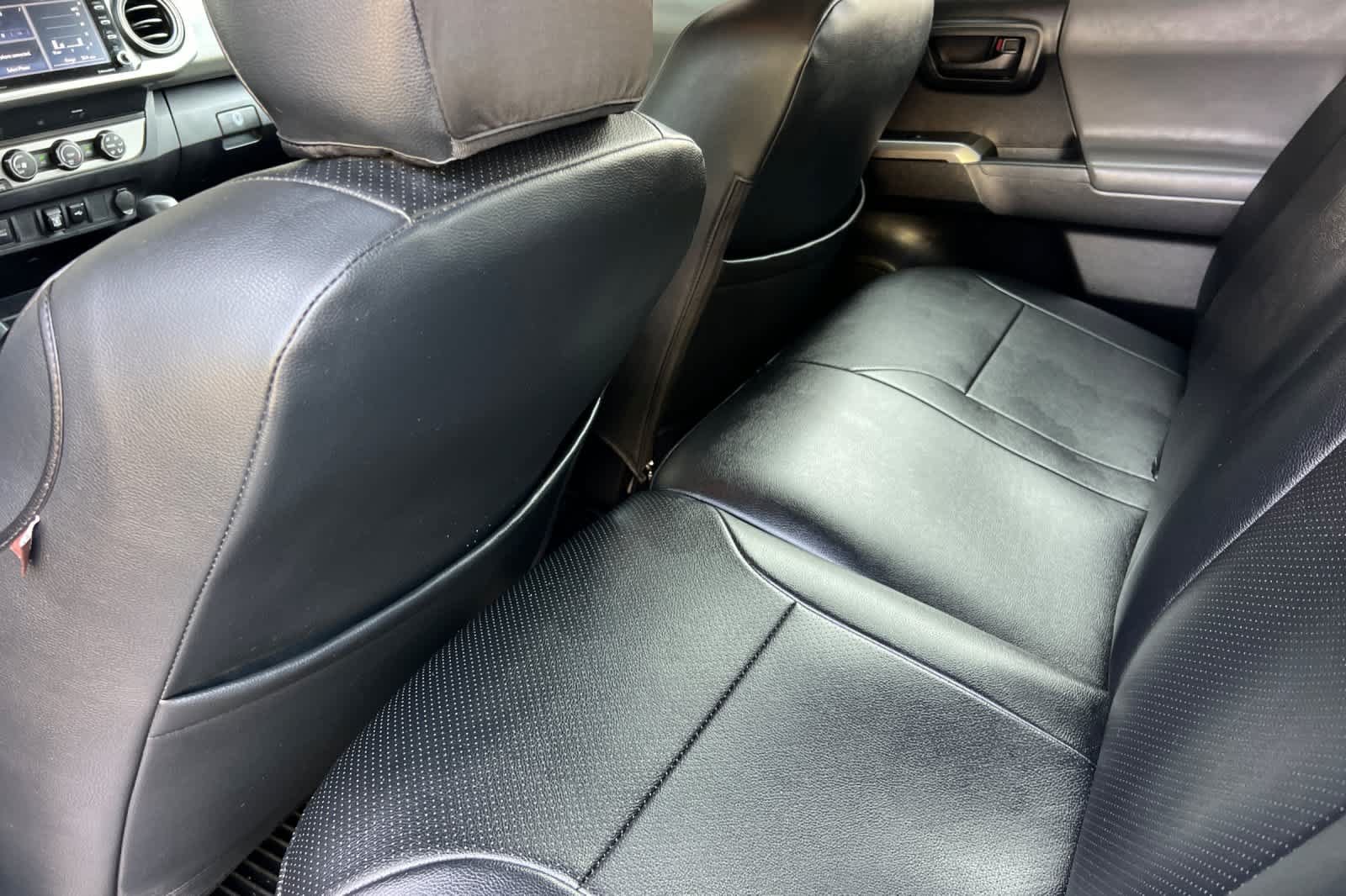 Used 2020 Toyota Tacoma SR5 w/ Blackout Package RWD image 4