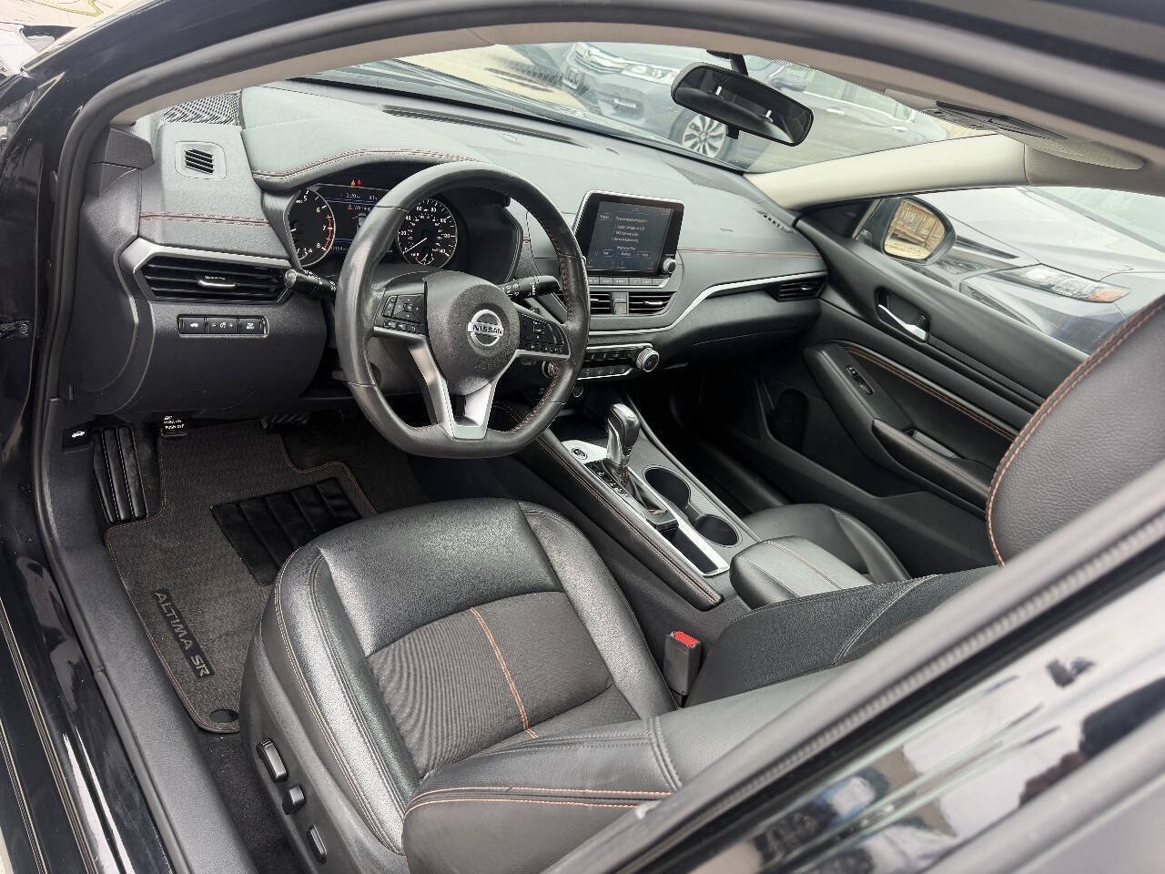 Used 2022 Nissan Altima 2.5 SR w/ Midnight Edition Package FWD image 13
