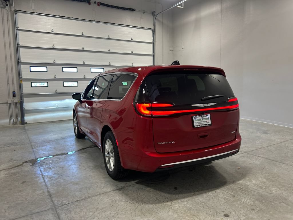 New 2026 Chrysler Pacifica Select AWD/4WD image 8