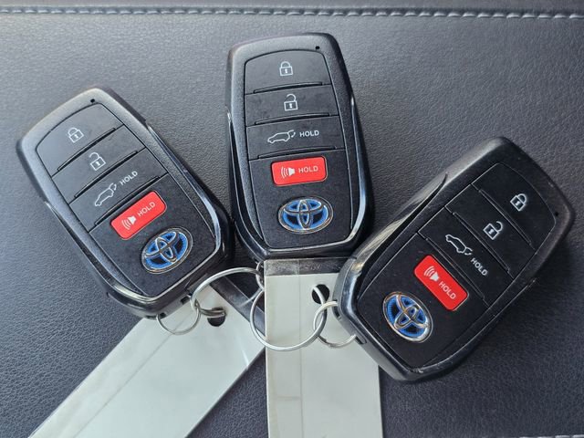 Used 2021 Toyota Venza XLE w/ Softex Package image 36