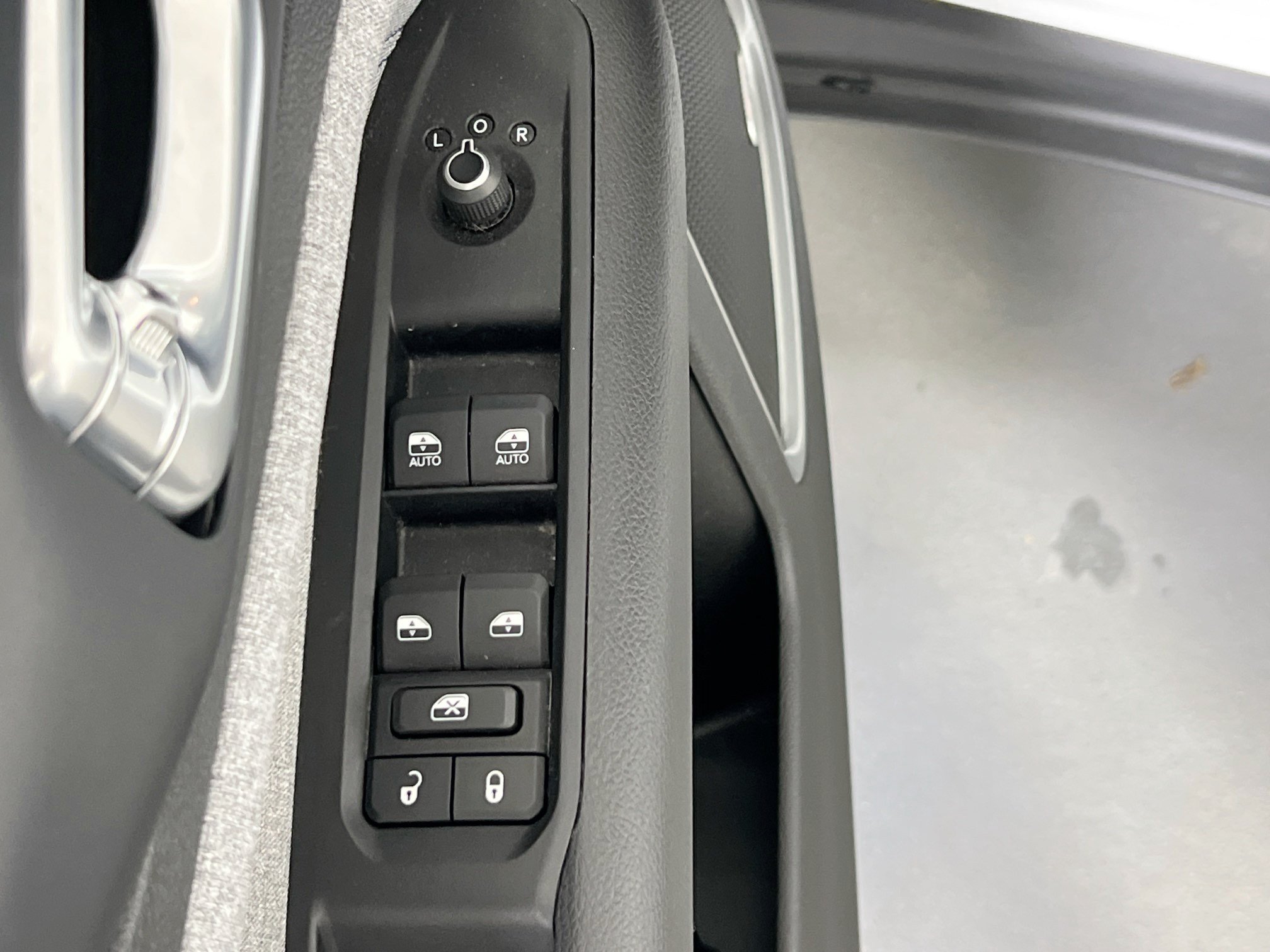 Used 2022 Jeep Compass Latitude w/ Sun and Sound Group AWD/4WD image 17