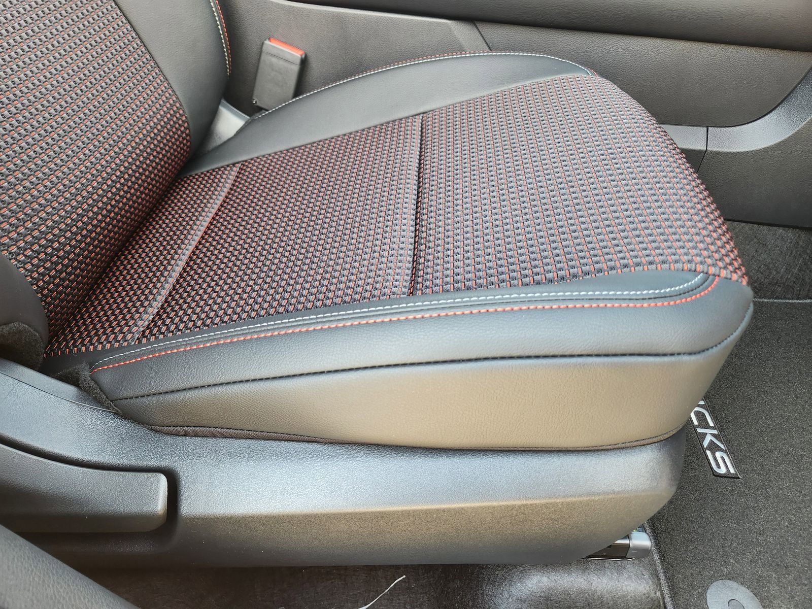 New 2026 Nissan Kicks SR image 21