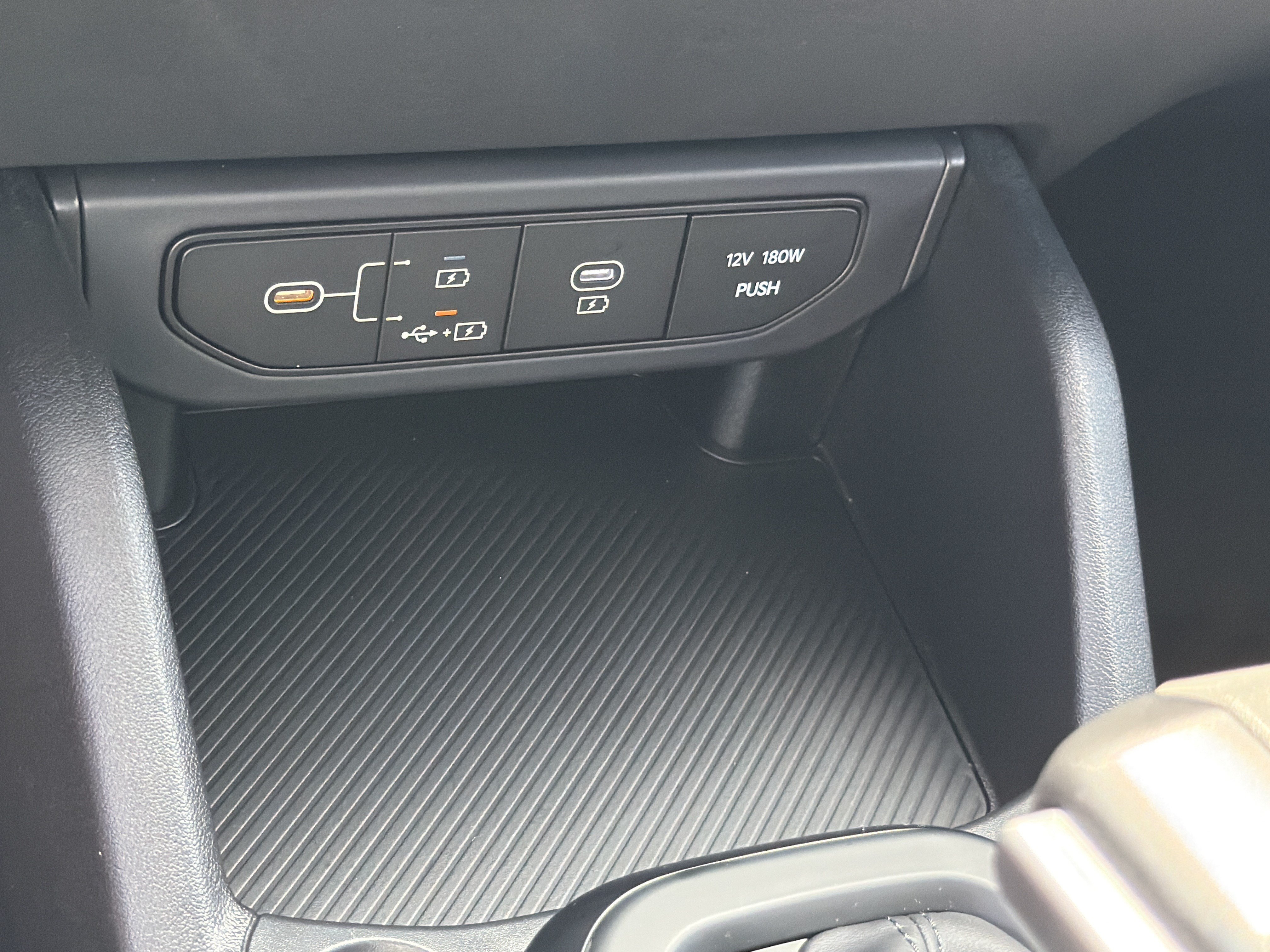 Certified 2025 Kia K4 FWD image 33