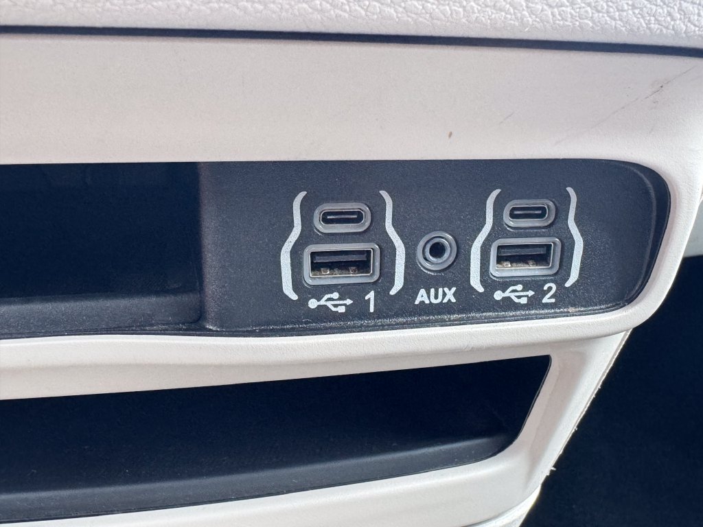 Used 2024 Chrysler Pacifica Touring-L FWD image 25