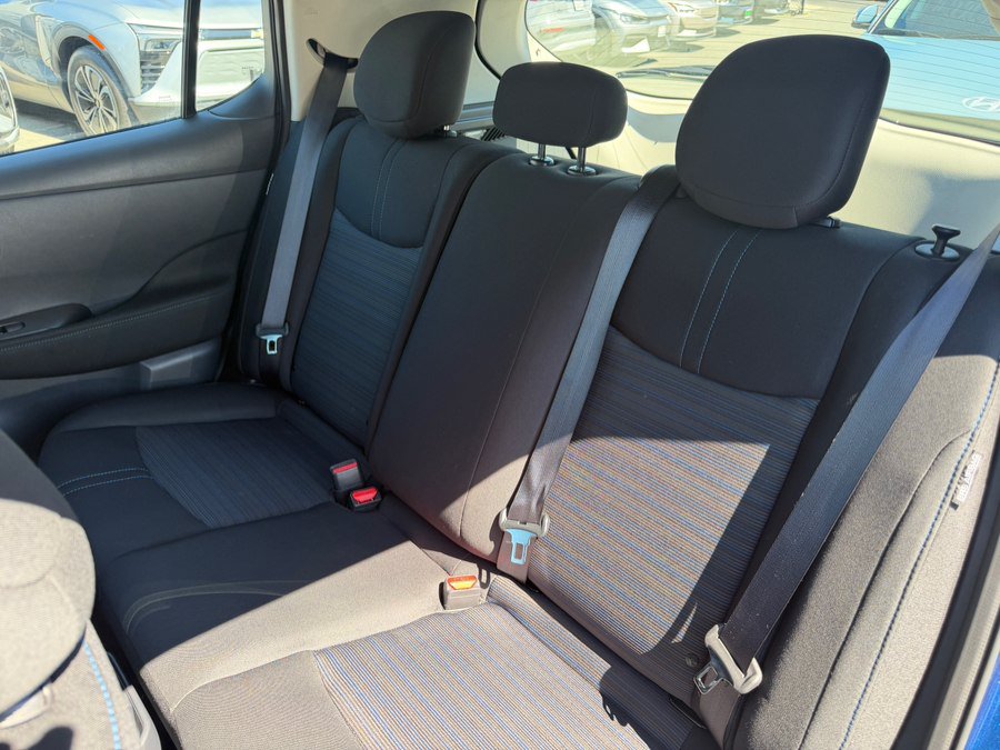 Used 2025 Nissan Leaf S FWD image 39
