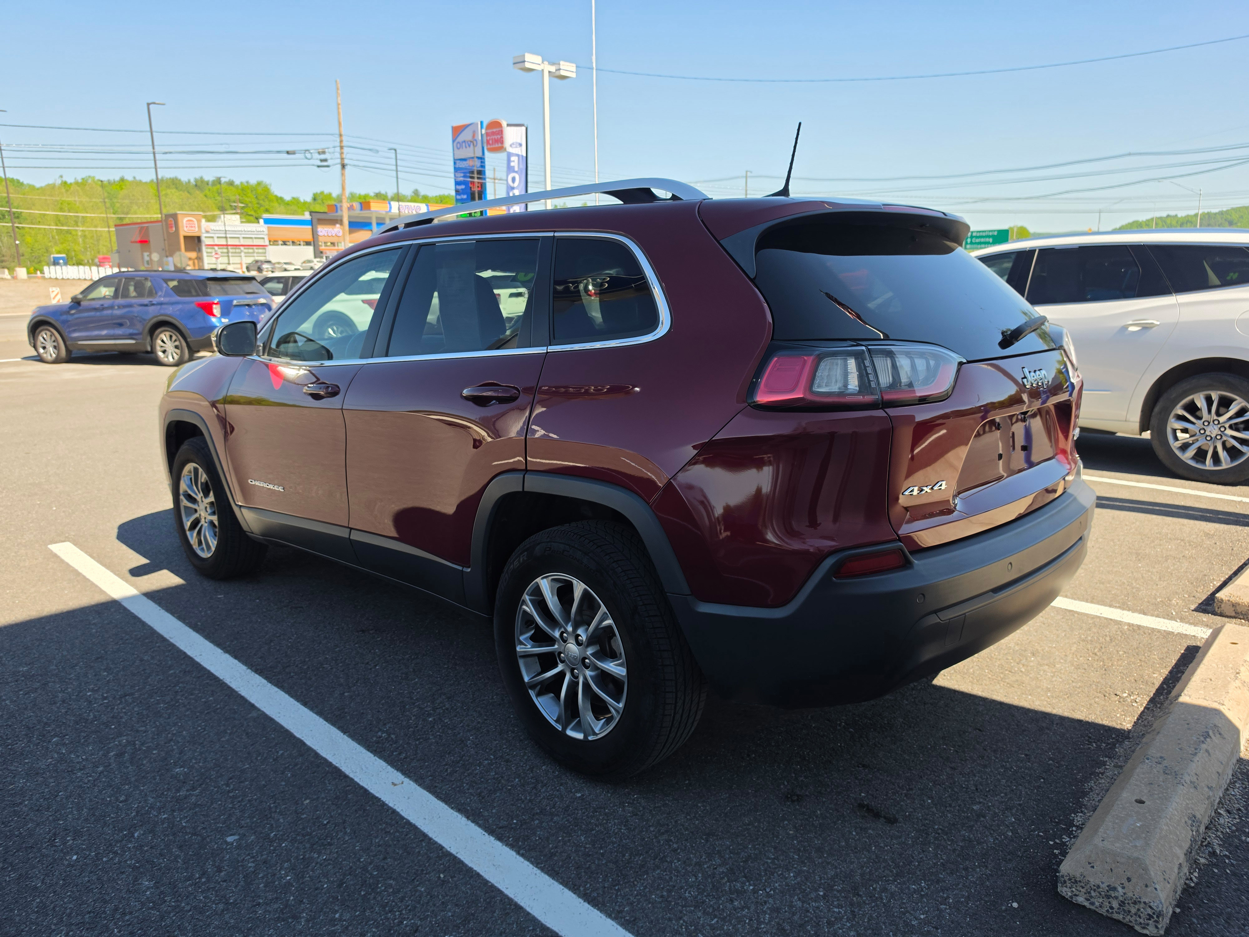 Used 2020 Jeep Cherokee Latitude Plus w/ Cold Weather Group AWD/4WD image 6