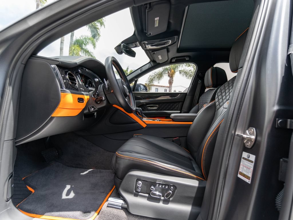 Used 2025 Bentley Bentayga AWD/4WD image 15
