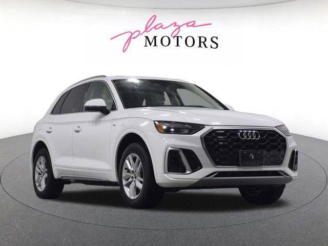 Certified 2023 Audi Q5 2.0T Premium w/ Convenience Package AWD/4WD image 3