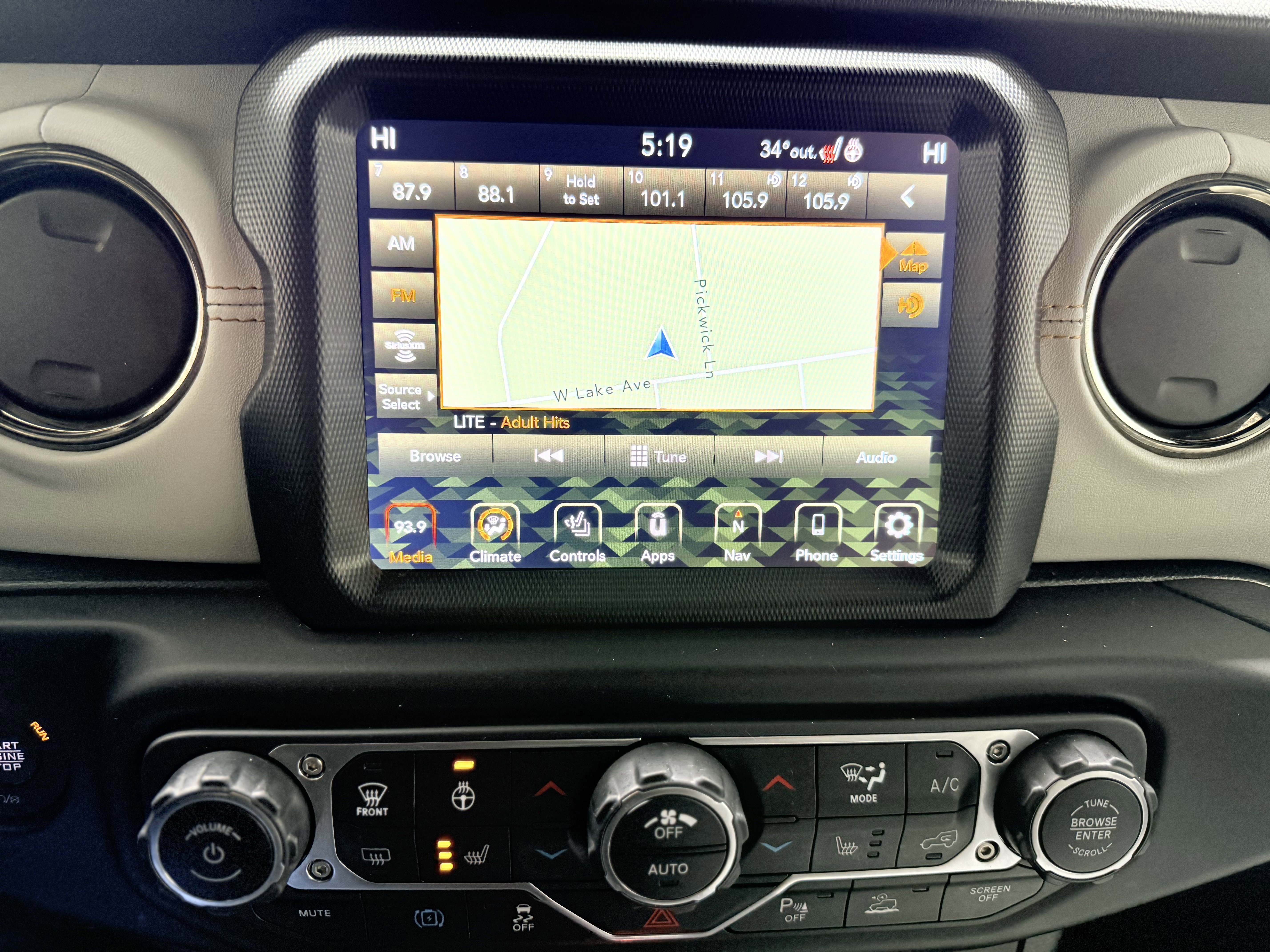 Used 2022 Jeep Wrangler Unlimited Sahara image 17