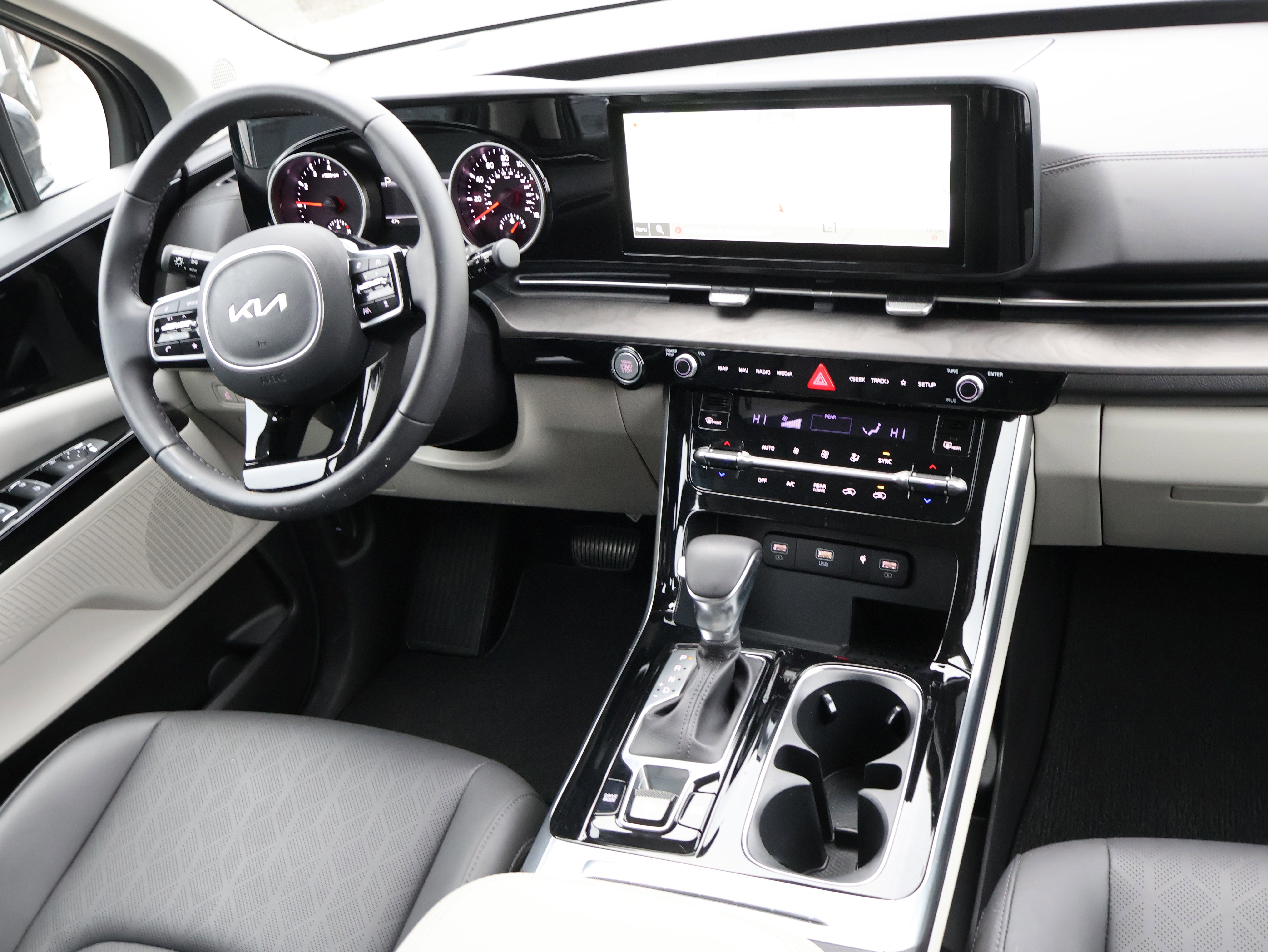 Used 2022 Kia Carnival EX image 14