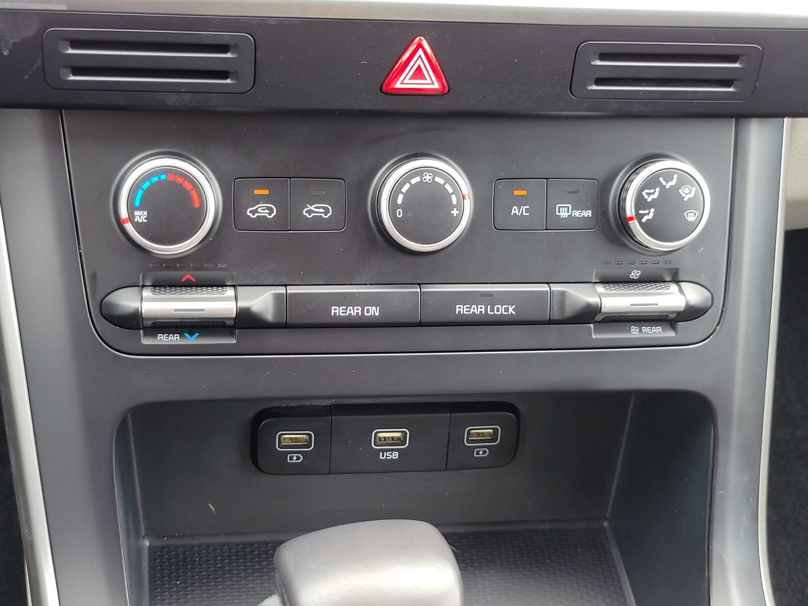 Certified 2023 Kia Carnival LX FWD image 22
