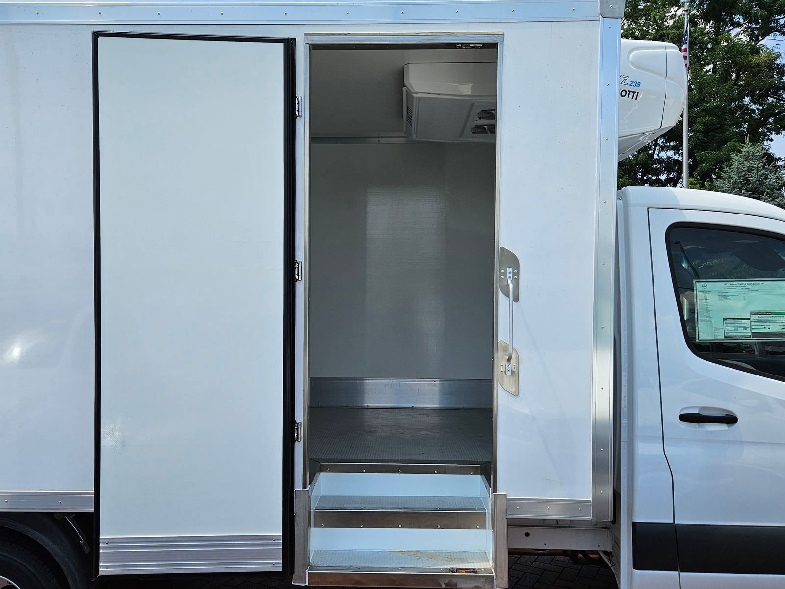 Used 2023 Mercedes-Benz Sprinter 3500 image 28