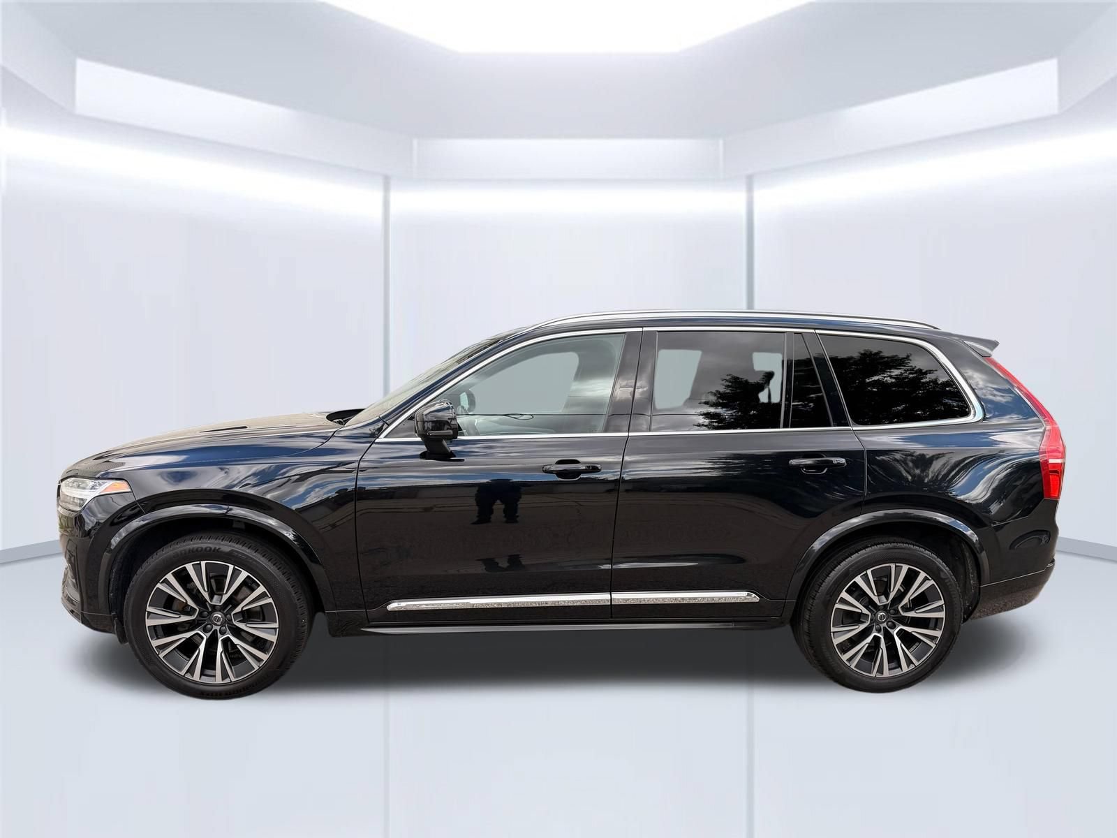 Used 2022 Volvo XC90 T5 Momentum w/ Climate Package AWD/4WD image 11