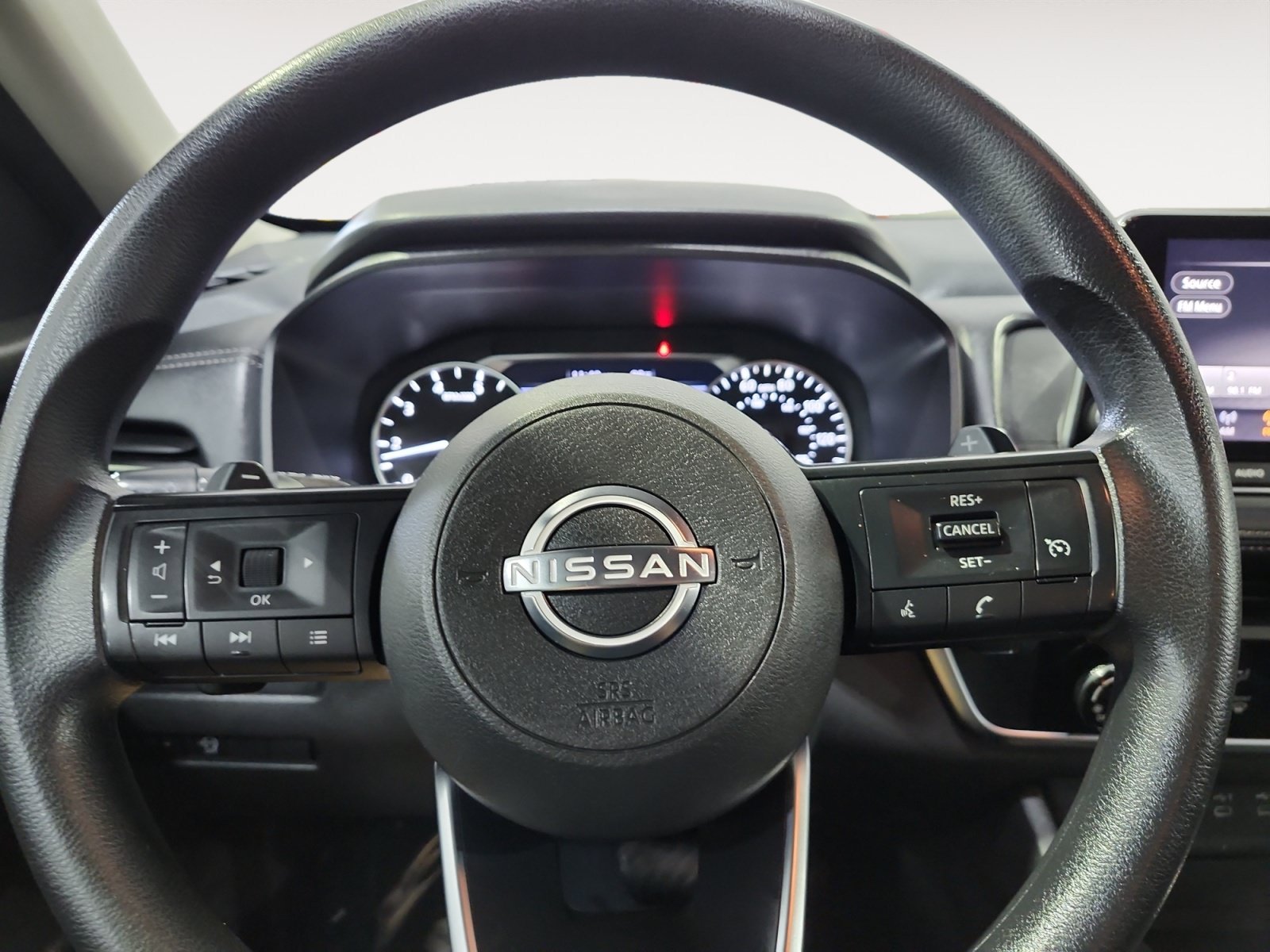 Used 2024 Nissan Rogue S AWD/4WD image 12