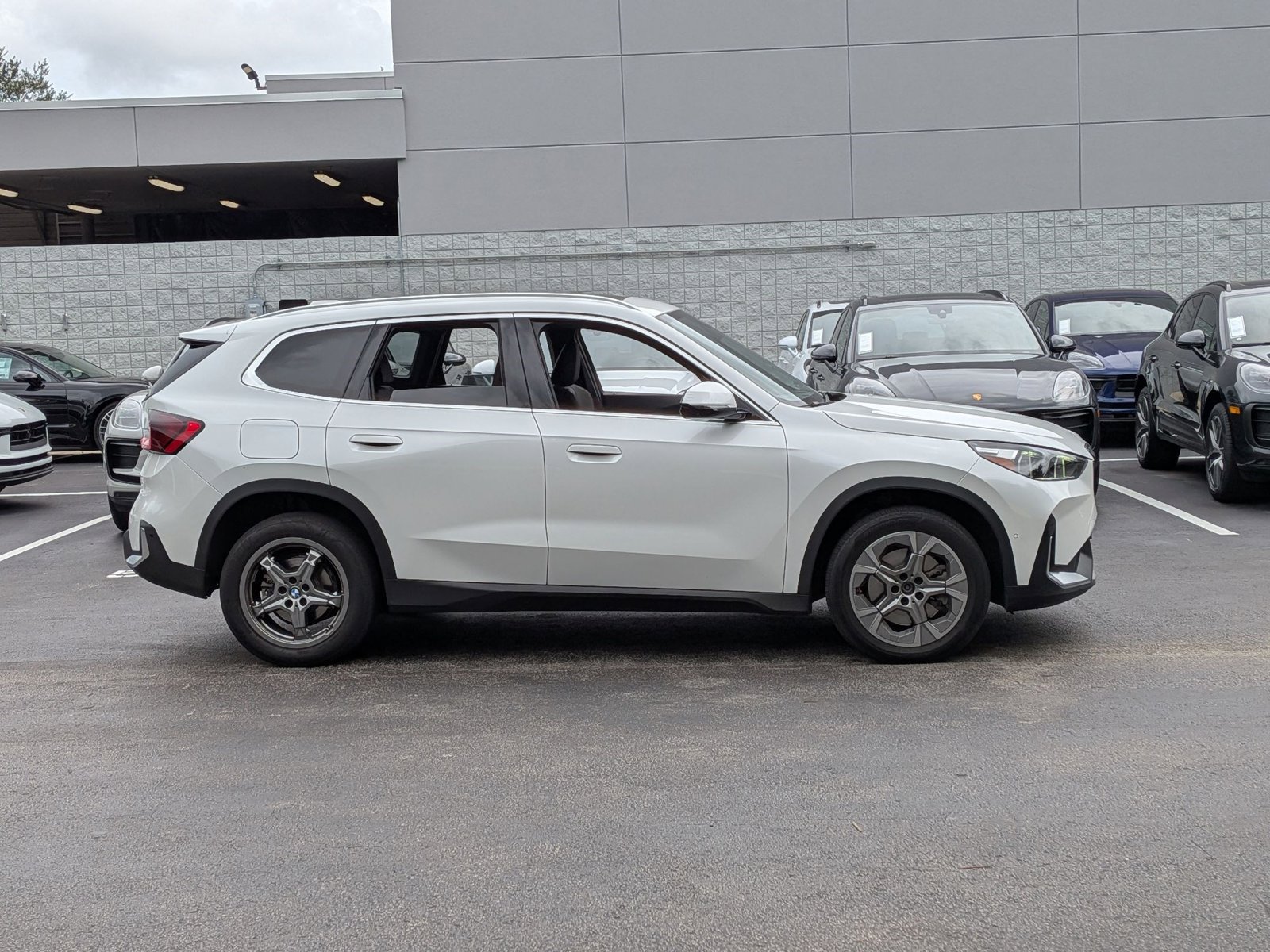 Used 2023 BMW X1 xDrive28i w/ Premium Package AWD/4WD image 6