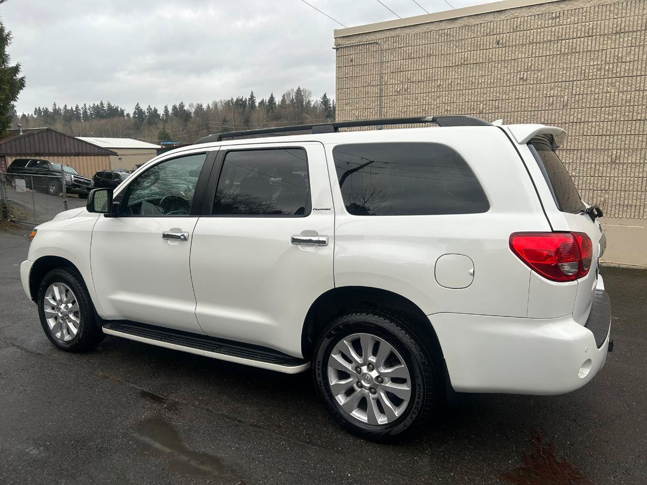 Used 2014 Toyota Sequoia Platinum AWD/4WD image 7