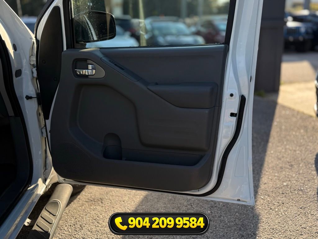 Used 2015 Nissan Frontier SV w/ SV Value Truck Package RWD image 13