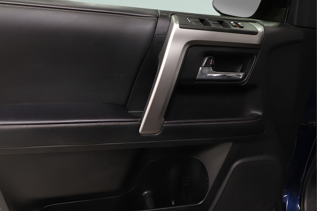 Used 2021 Toyota 4Runner SR5 Premium w/ Moonroof Package AWD/4WD image 17