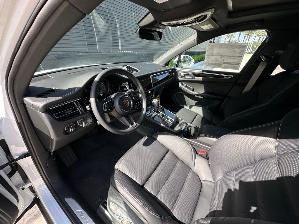 Certified 2025 Porsche Macan S image 4
