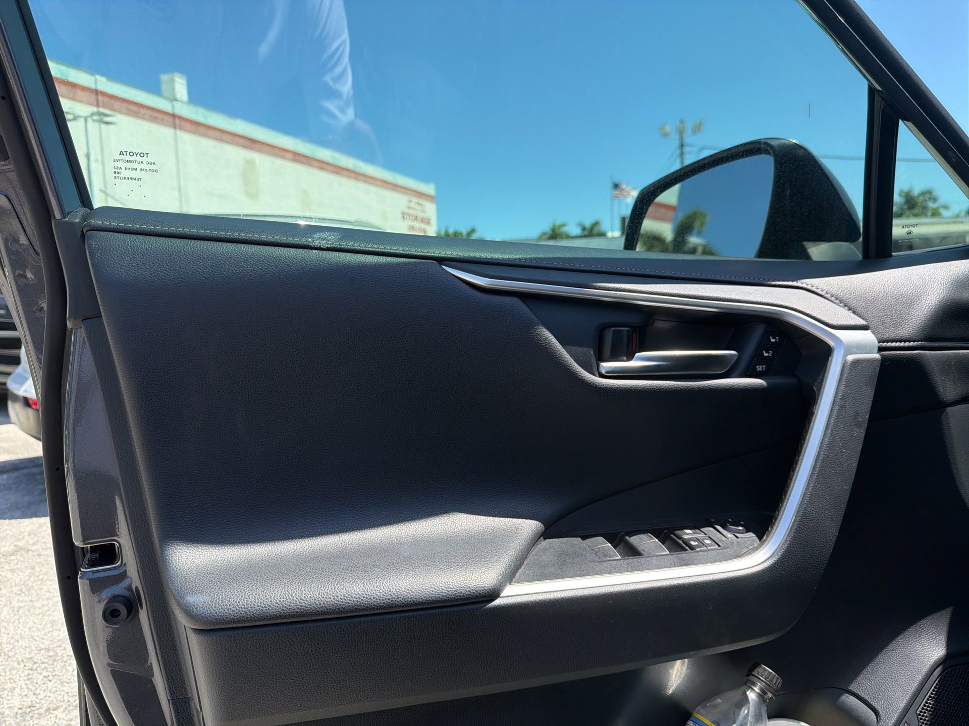 Used 2019 Toyota RAV4 Limited FWD image 18