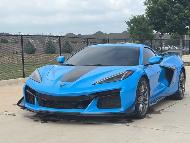 Used 2023 Chevrolet Corvette Z06 w/ Z07 Performance Package RWD image 3