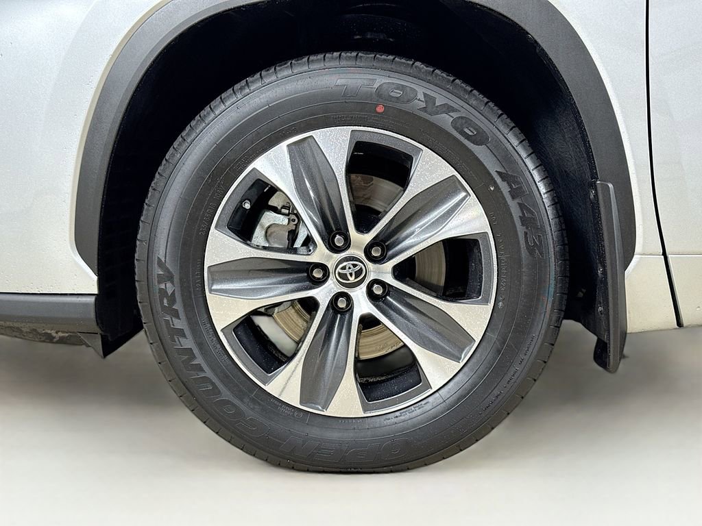 Certified 2023 Toyota Highlander XLE image 22