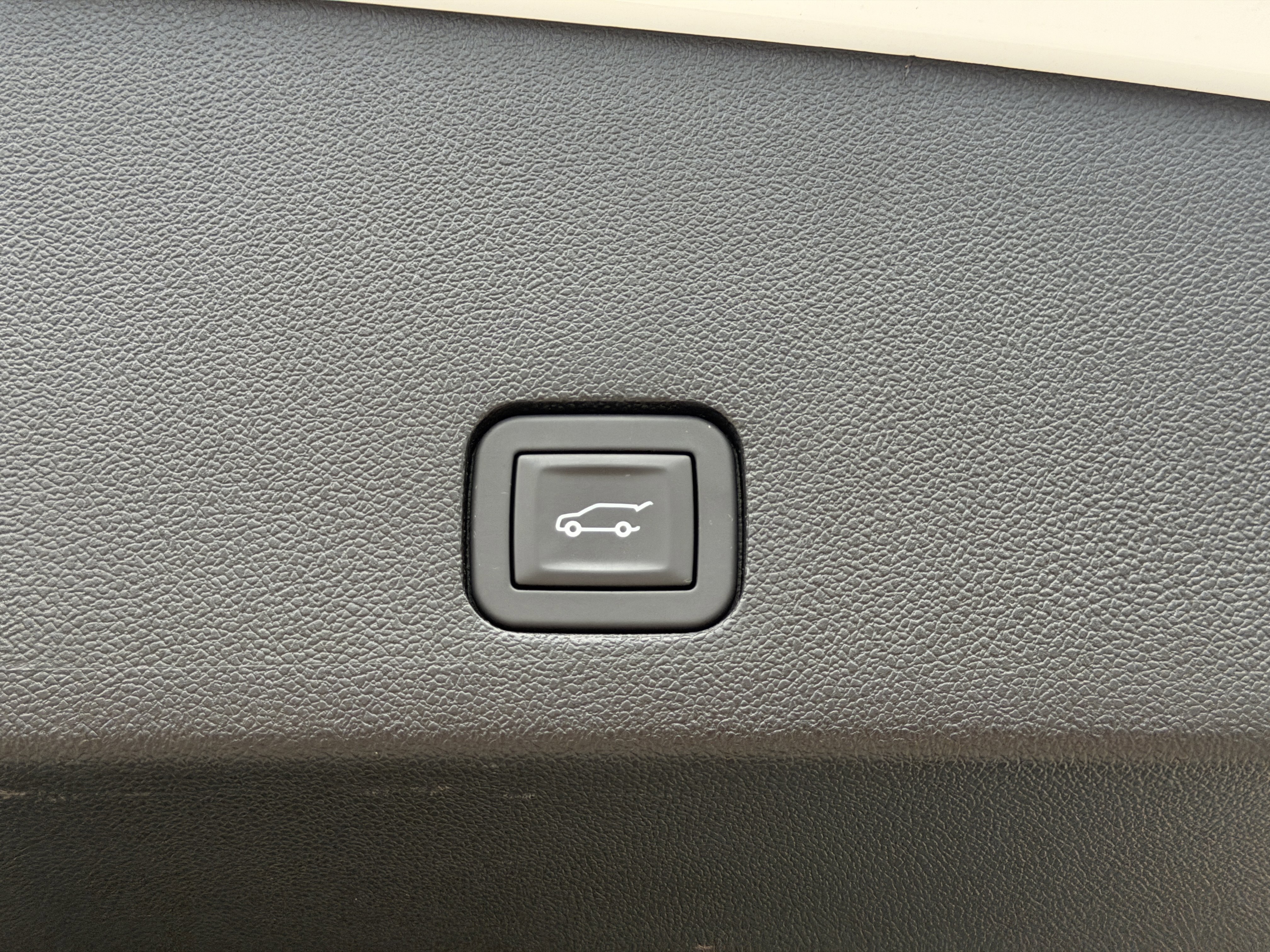 Certified 2025 Cadillac XT6 Sport w/ Technology Package image 11