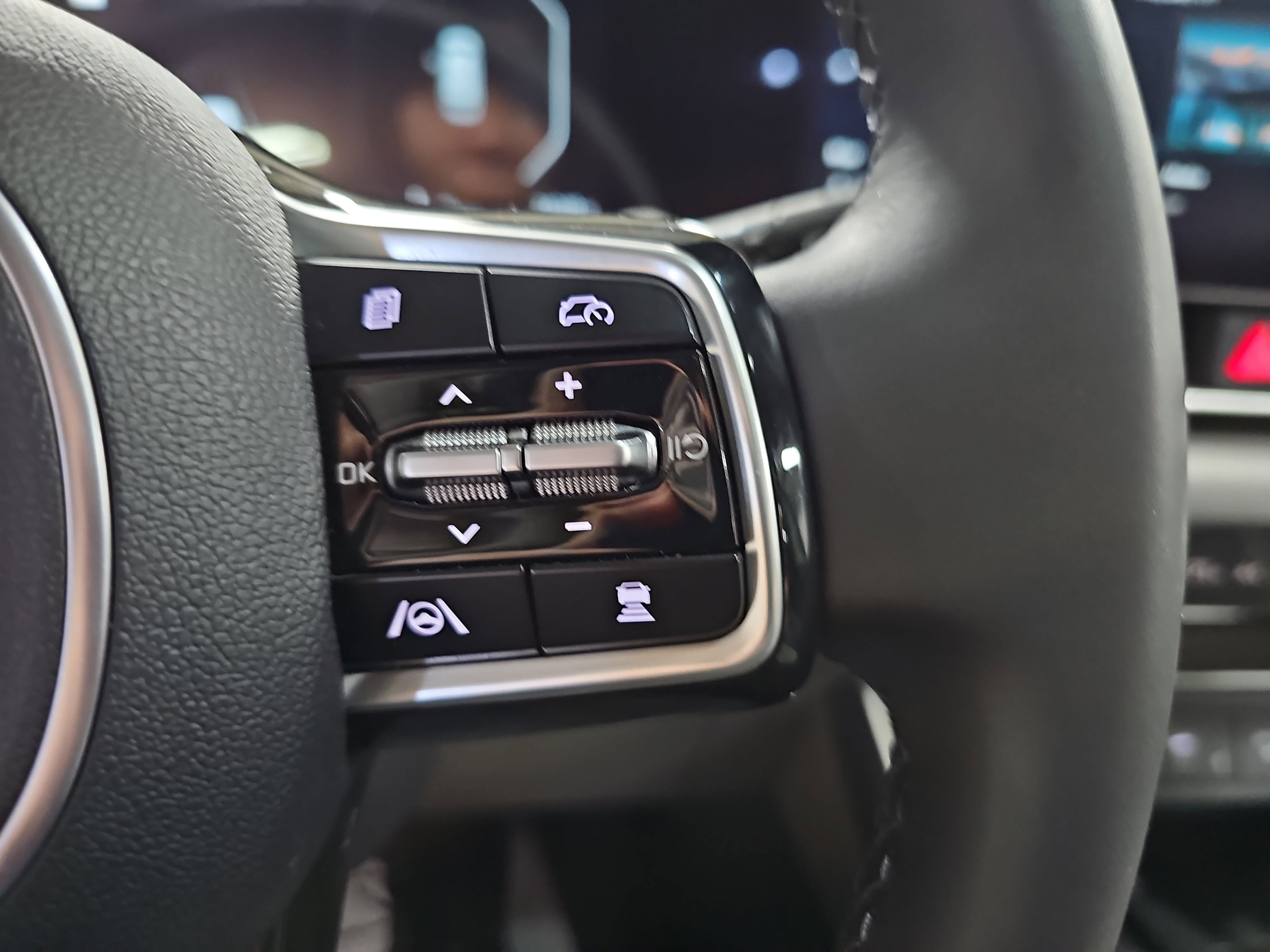 Used 2025 Kia Carnival SX image 20