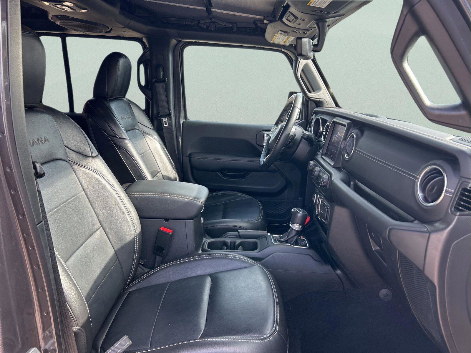 Used 2023 Jeep Wrangler Unlimited Sahara w/ Cold Weather Group image 31