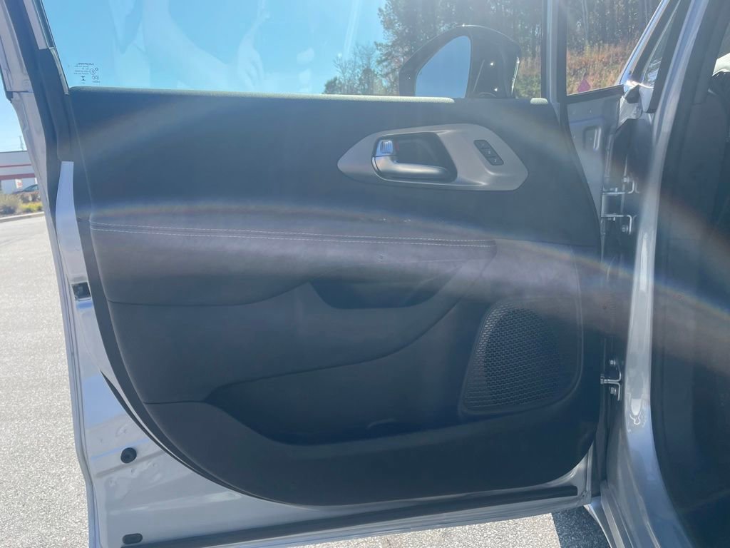 New 2026 Chrysler Pacifica Select image 10