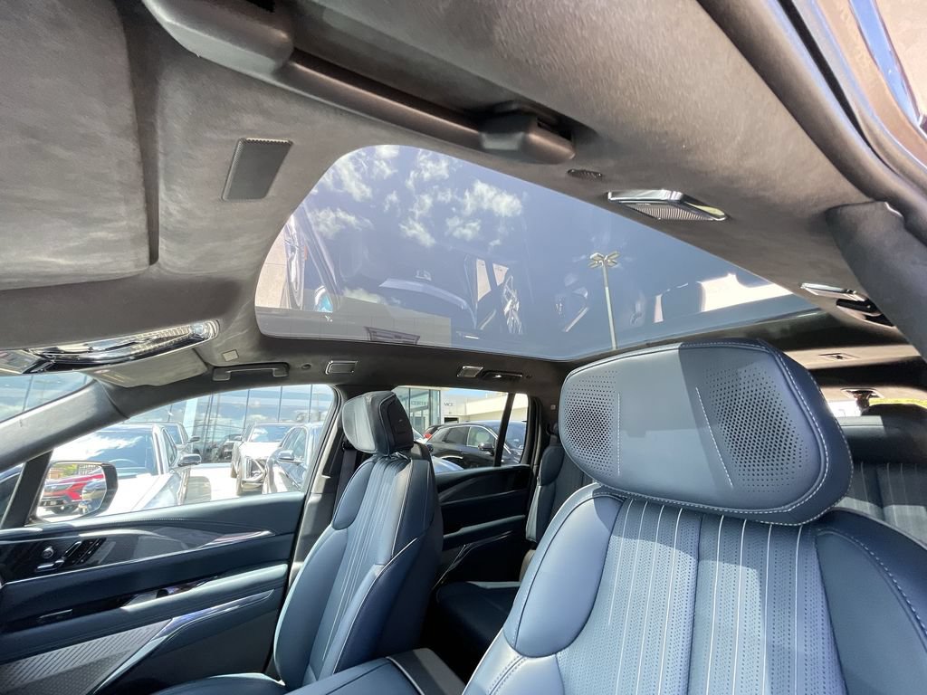 Used 2025 Cadillac Escalade IQ Luxury 2 w/ LPO, Premium Carpet Package AWD/4WD image 17
