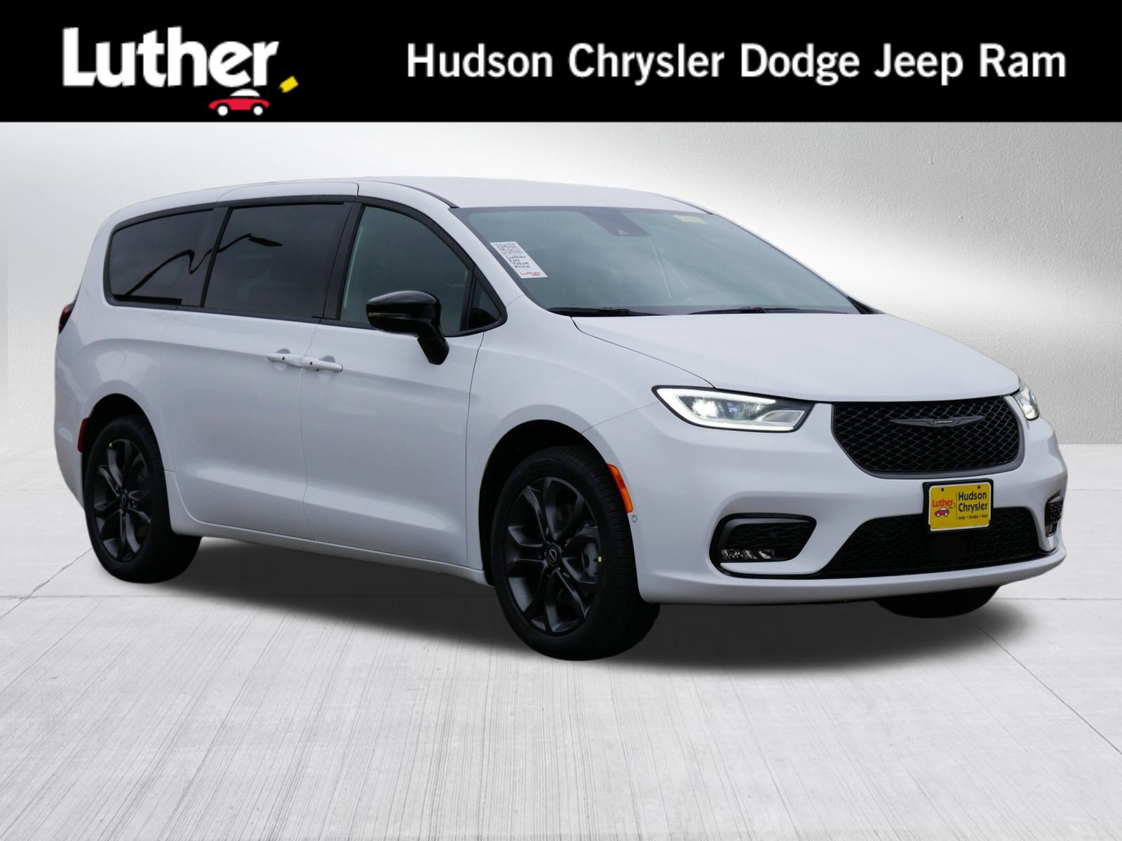 New 2026 Chrysler Pacifica Select