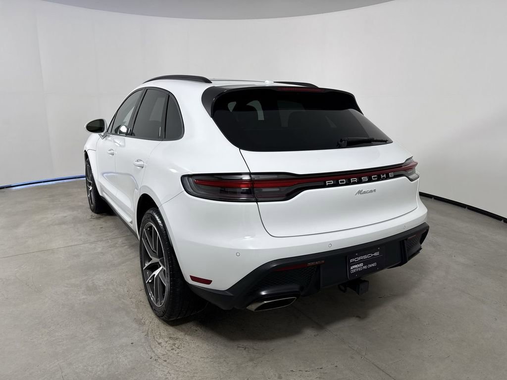 Certified 2025 Porsche Macan image 3