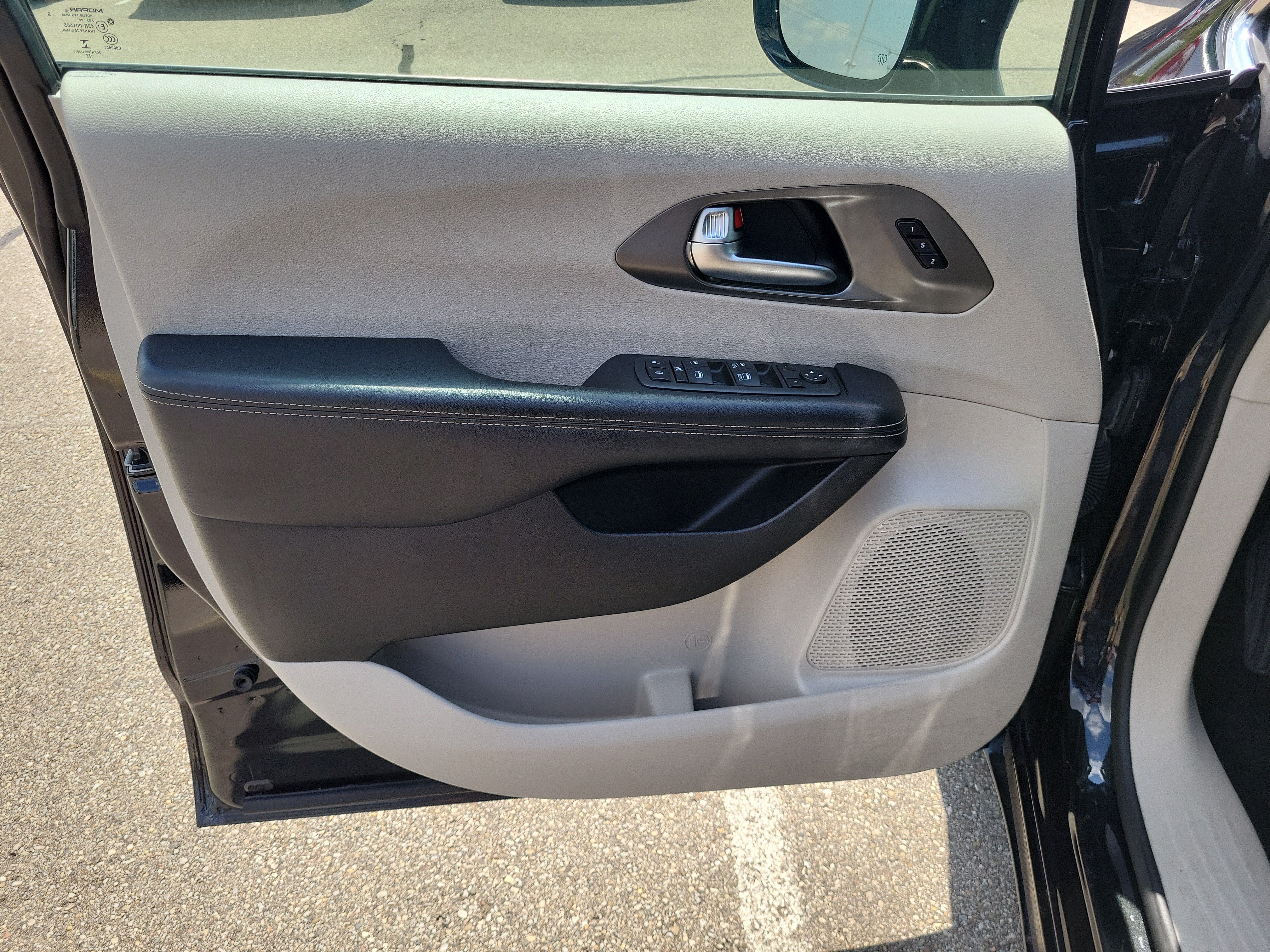 Used 2022 Chrysler Pacifica Touring-L FWD image 17