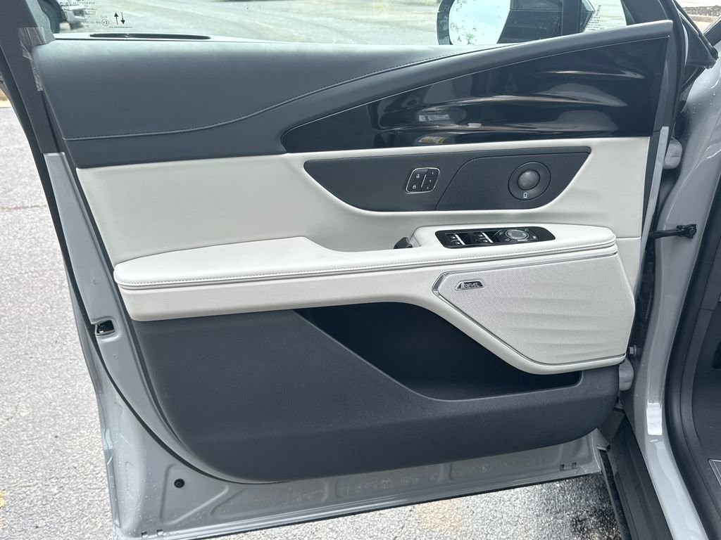 New 2026 Lincoln Nautilus Reserve AWD/4WD image 18