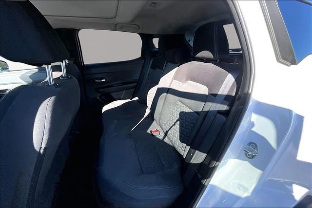 Used 2025 Nissan Kicks SV w/ SV Premium Package image 16