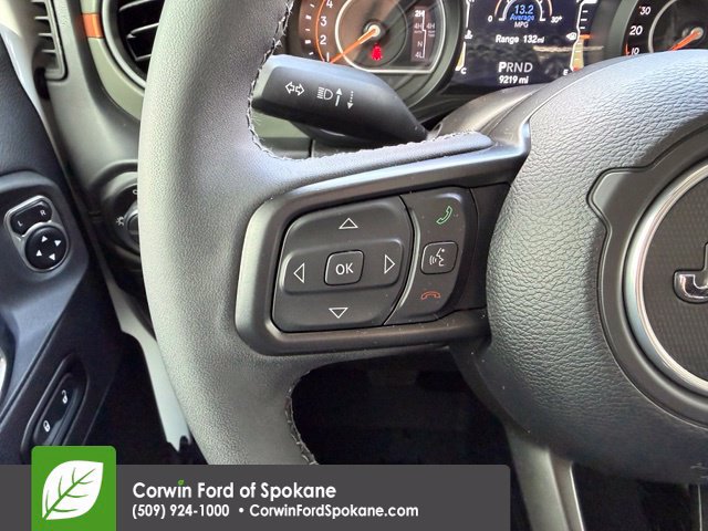 Used 2025 Jeep Gladiator Mojave AWD/4WD image 23