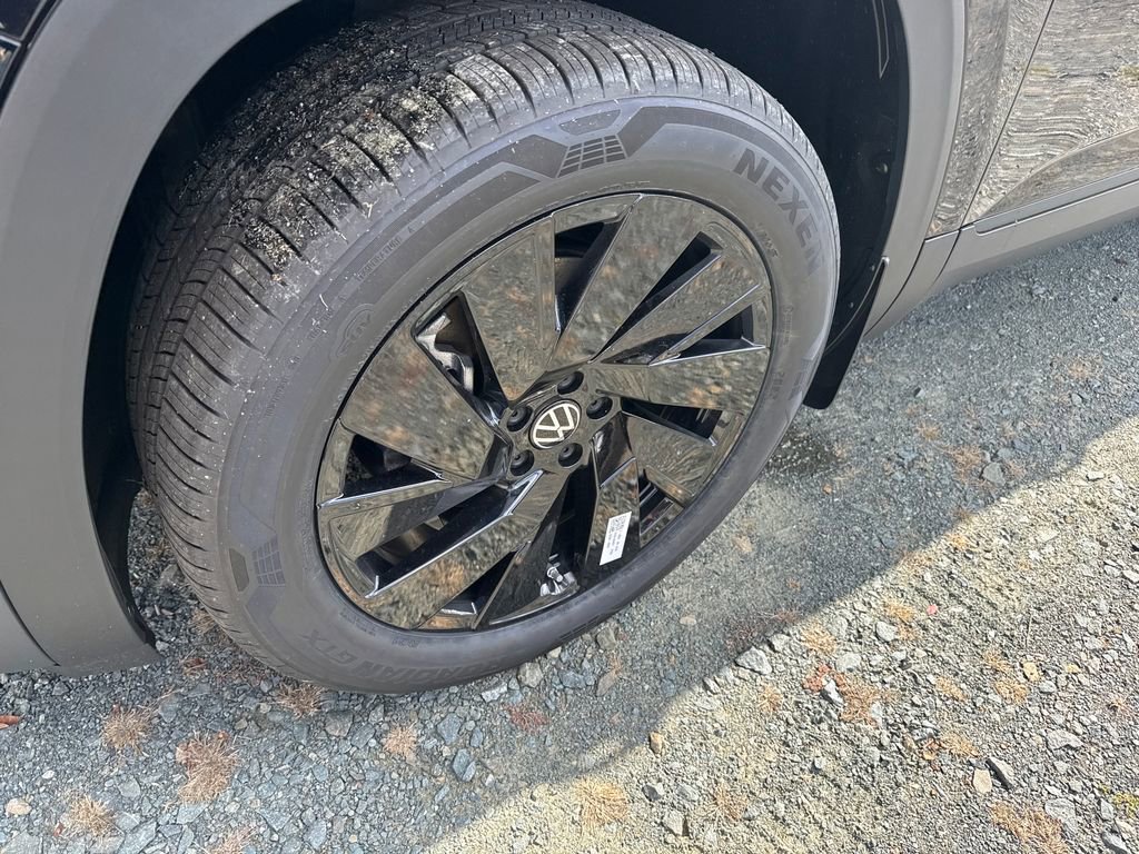 New 2026 Volkswagen Atlas Cross Sport SE image 2