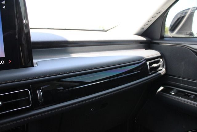 New 2026 Lincoln Aviator AWD image 20