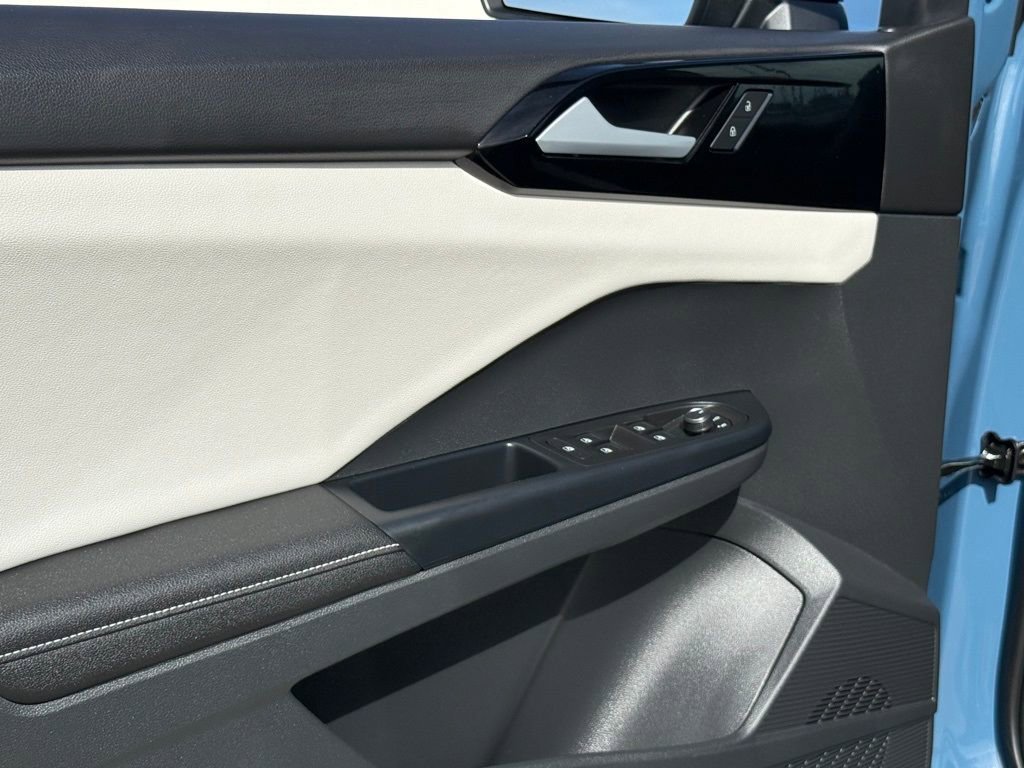 New 2026 Volkswagen Taos S image 9