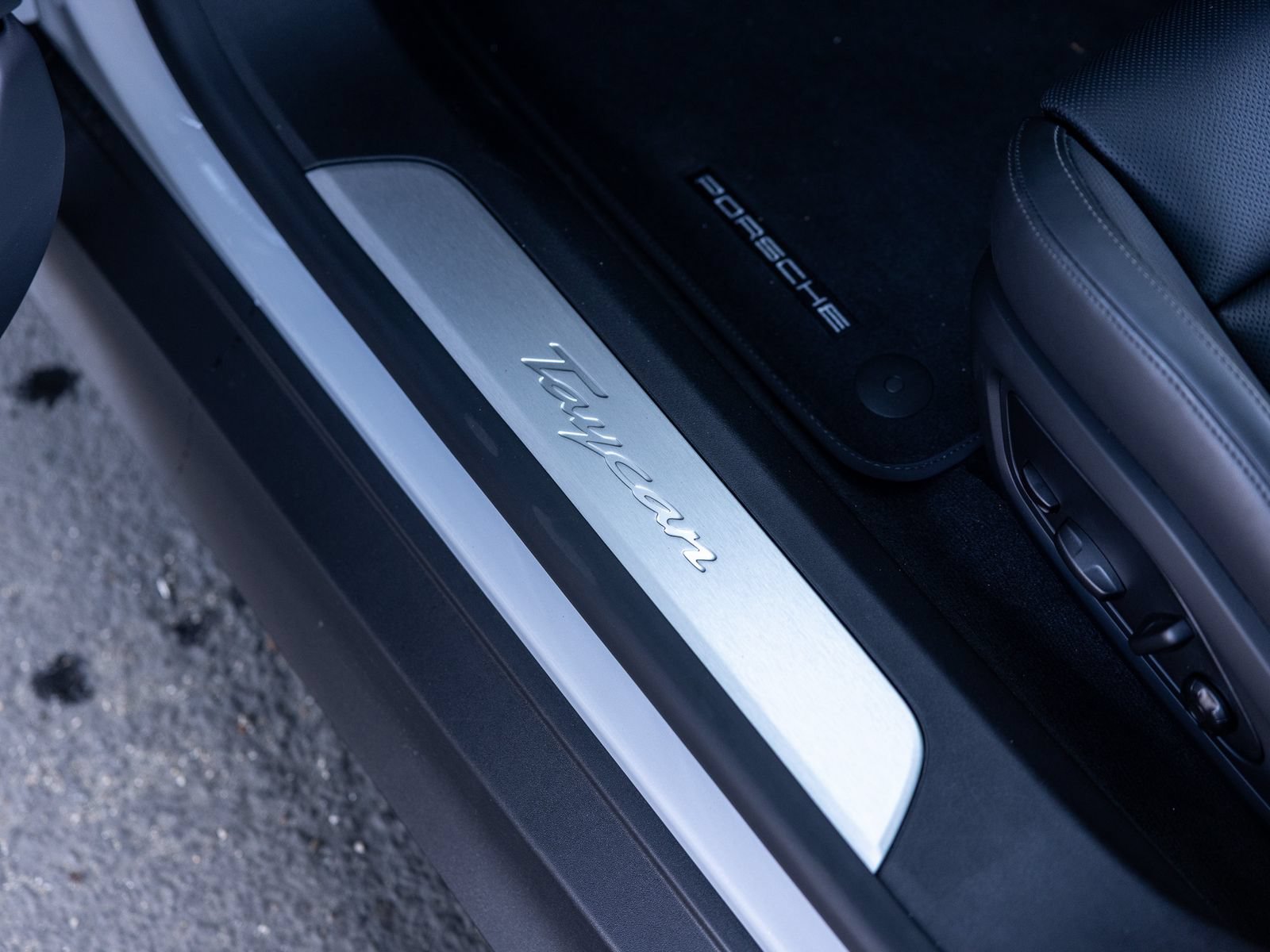 New 2026 Porsche Taycan RWD image 30