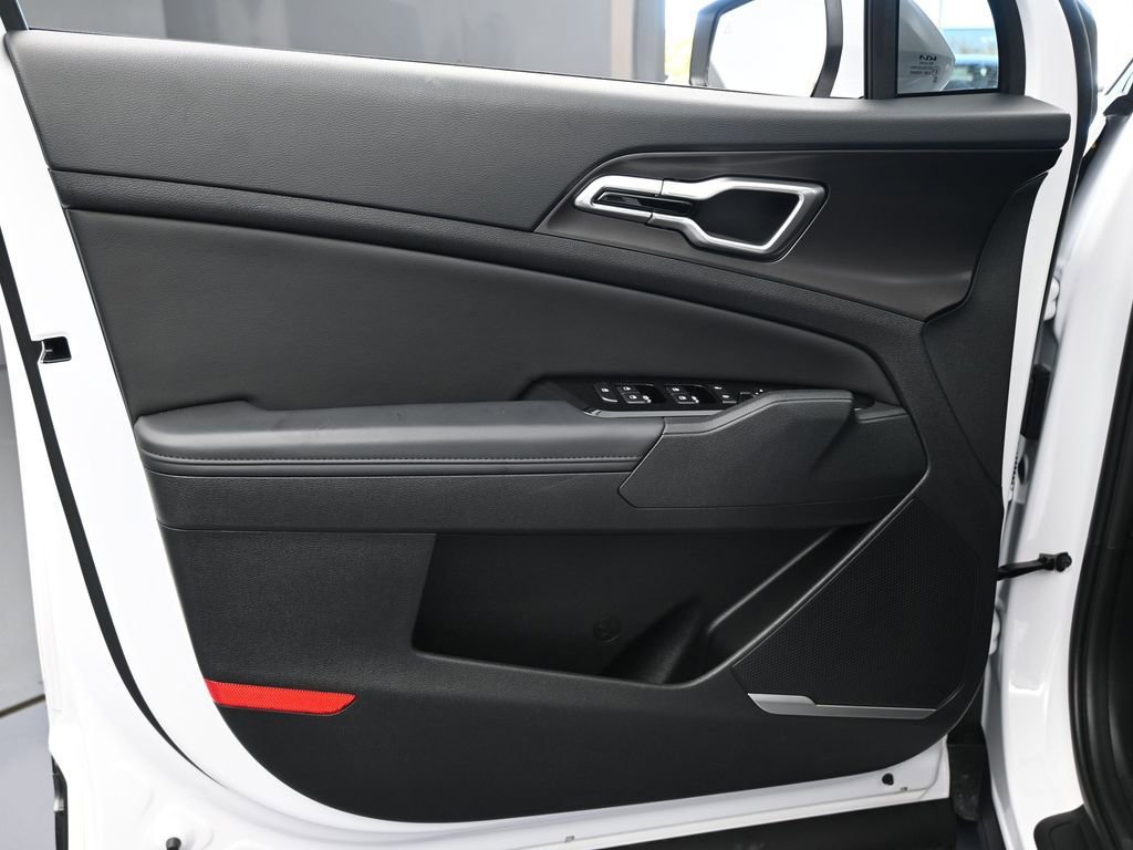 Used 2025 Kia Sportage EX image 28