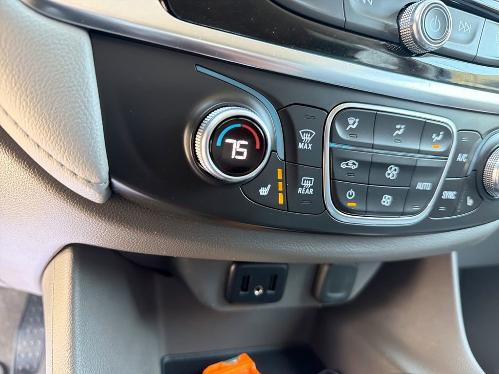 Used 2021 Chevrolet Traverse LT image 17