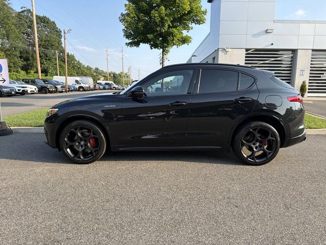 Used 2023 Alfa Romeo Stelvio Veloce AWD/4WD image 5