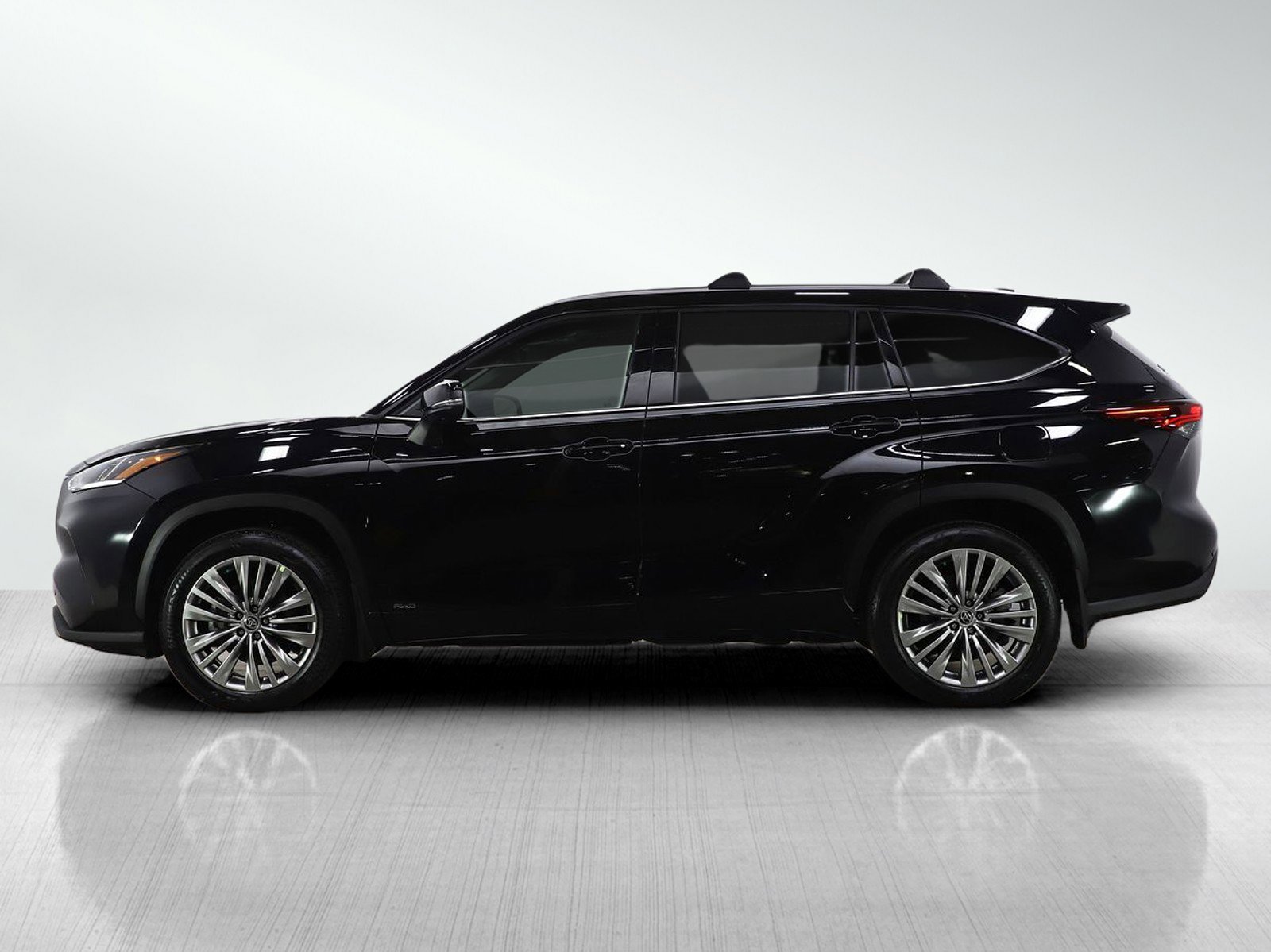 Used 2025 Toyota Highlander Platinum AWD/4WD image 2