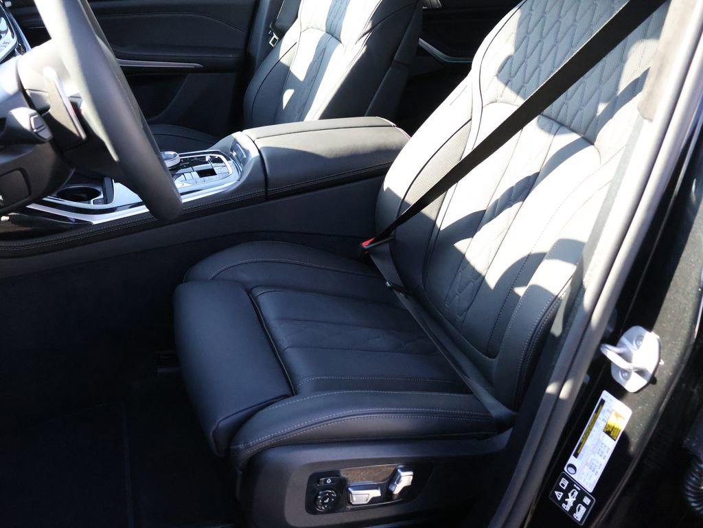 New 2026 BMW X7 M60i image 43
