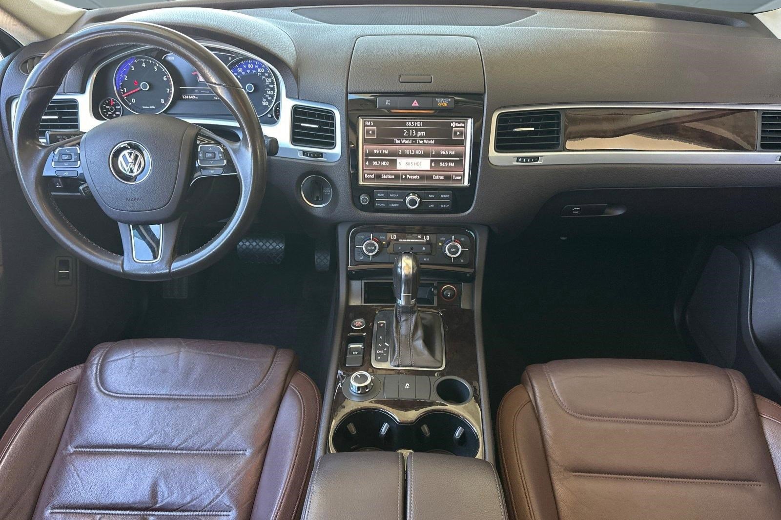 Used 2013 Volkswagen Touareg Executive AWD/4WD image 27
