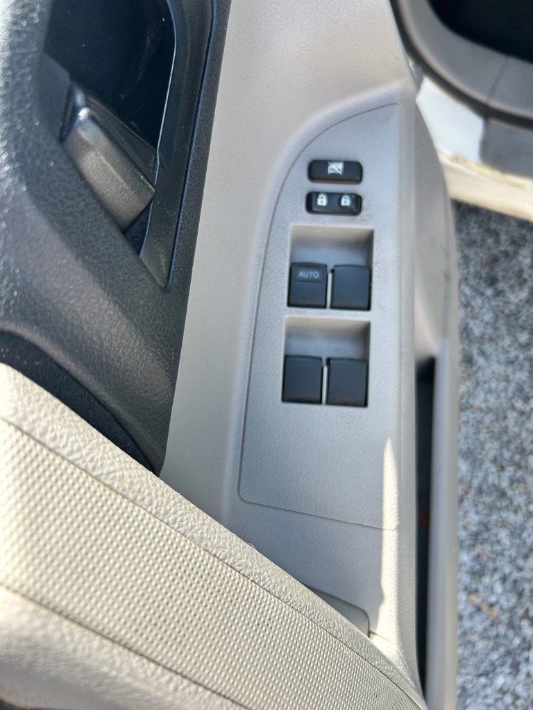 Used 2011 Toyota Highlander 2WD image 6