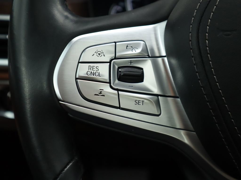 Used 2019 BMW 750i w/ Executive Package image 11