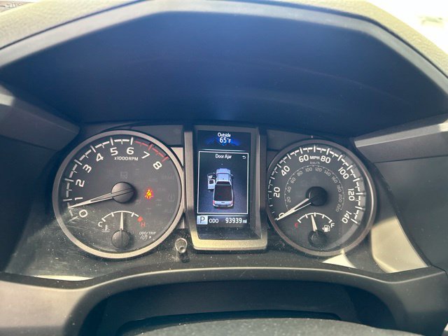 Used 2017 Toyota Tacoma TRD Sport w/ Tow Package (A/T) AWD/4WD image 12